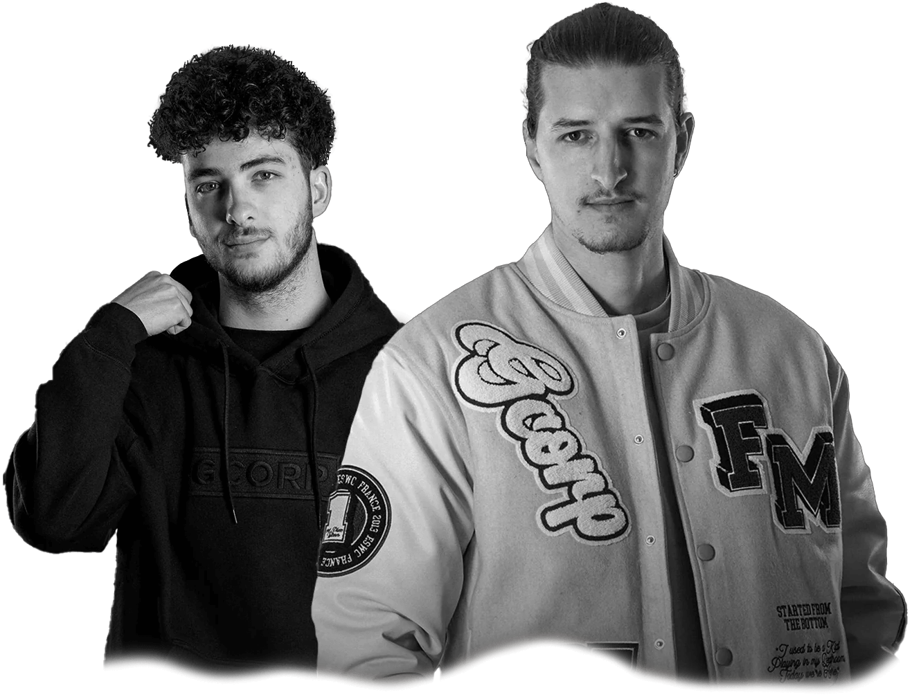 Deux hommes qui posent avec des vêtements de la marque de Gotaga